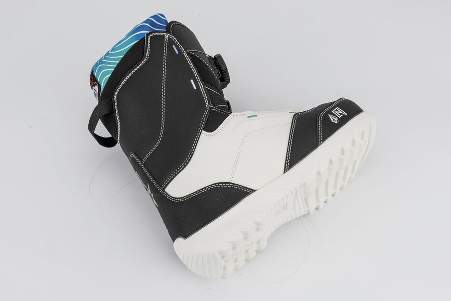 848683_001_droid_boa_x_volcom_detail_1_3012607
