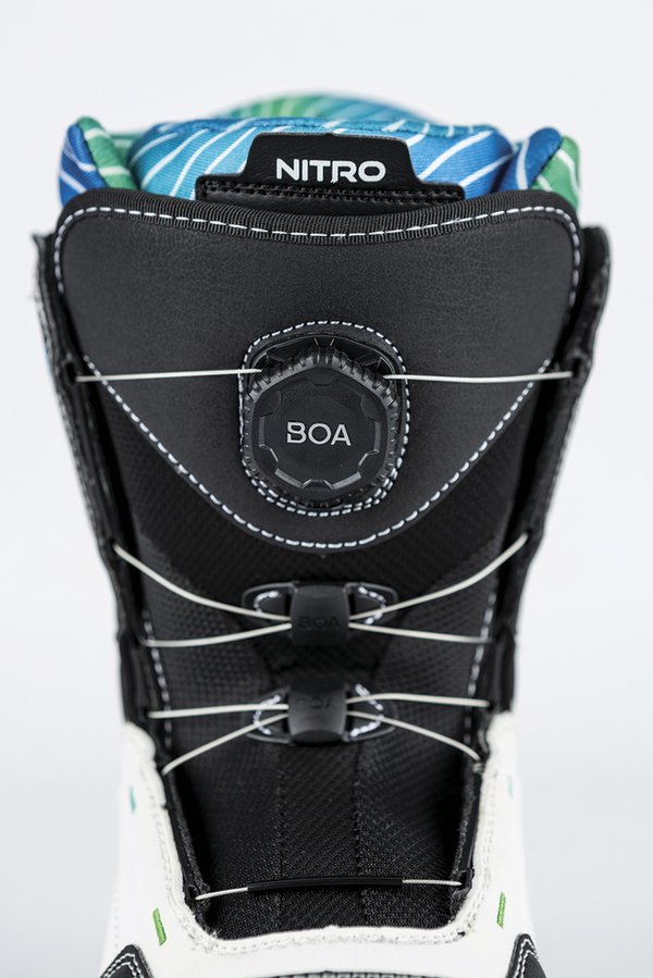 848683_001_droid_boa_x_volcom_detail_2_3012609
