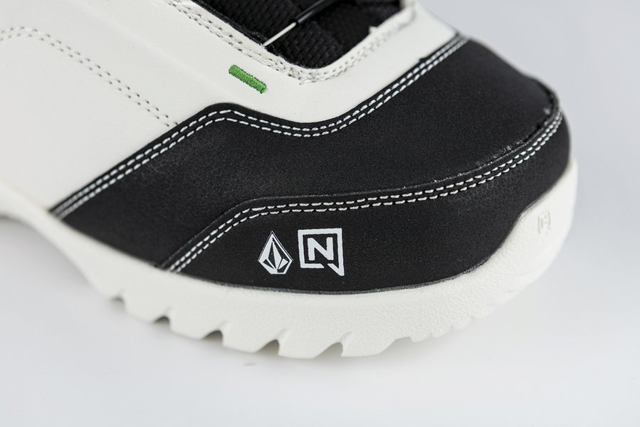 848683_001_droid_boa_x_volcom_detail_5_3012615
