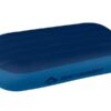 apilpremdlxnb_aerospremiumpillow_deluxe_navy_01_2621340