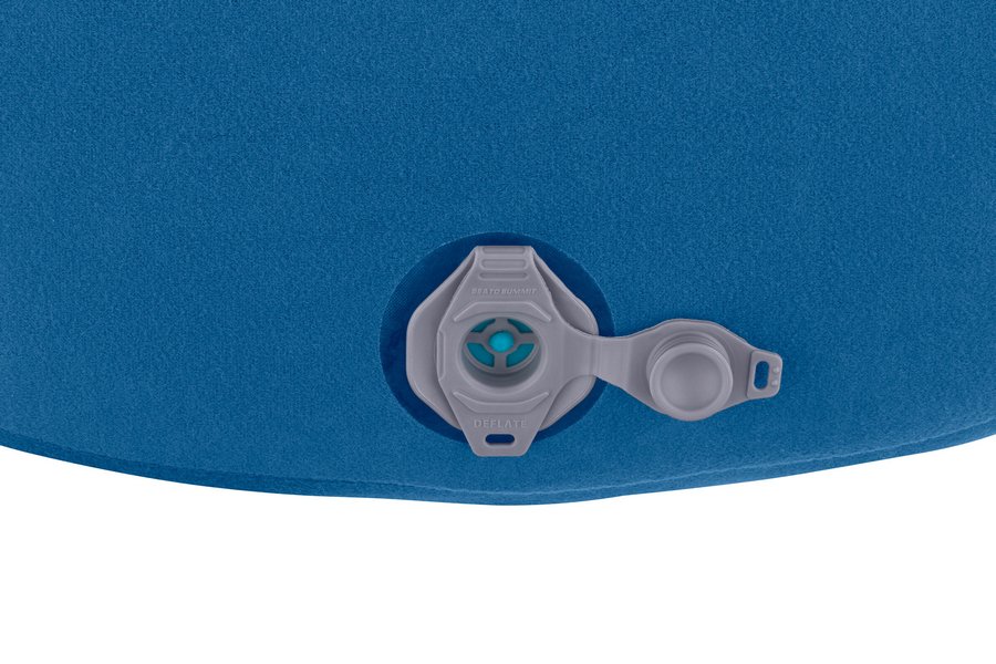 apilpremdlxnb_aerospremiumpillow_deluxe_navy_07b_usp_2621349