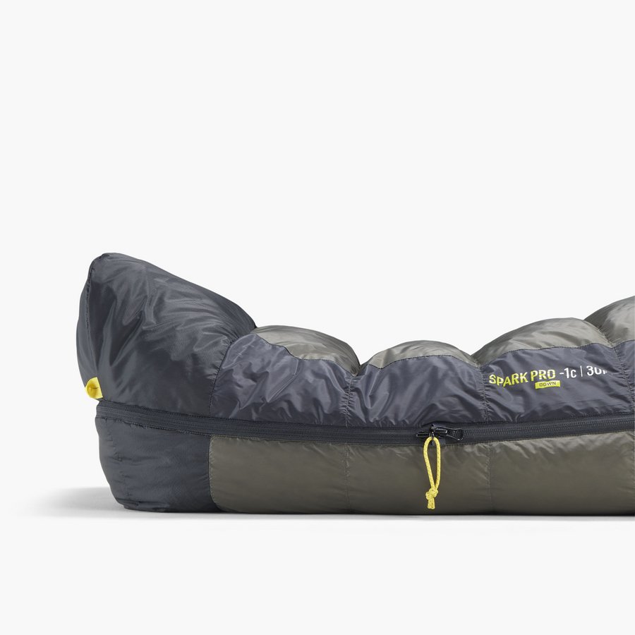 sparkprodownsleepingbag_1c_30fregular_asl041071_0501_2977537